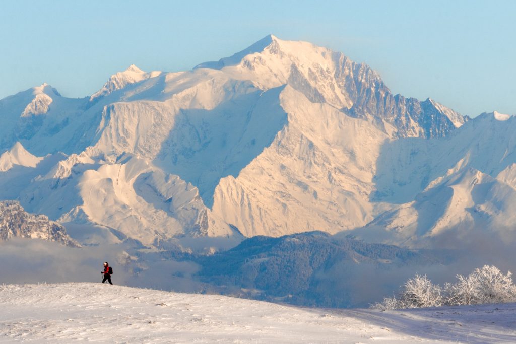 Les crêtes Le Mont Blanc depuis la Croix de Famban